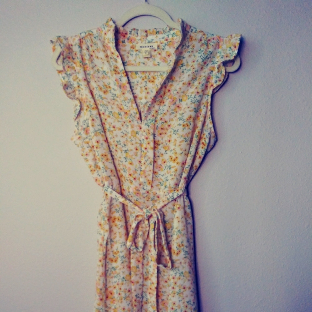 Monteau Floral. Large Yellow &White Dress